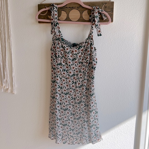 Gorgeous mini, green with sunflowers - Picture 1 of 3